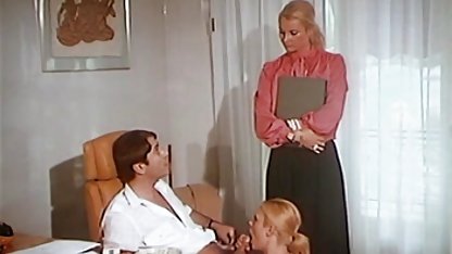 Busty داستان سکسی بدون نیاز به فیلتر شکن fucks در مقابل صورت خود را